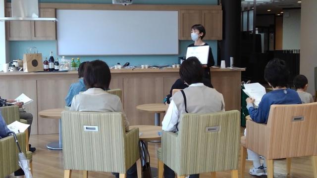 話し方やパフォーマンス研修もあり☆
個性を発揮しながらスキルを磨けます！