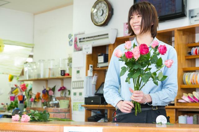 当社のコンセプトは…【しあわせの花贈り】お客様を通して成長や人の繋がりを大事にし、『社員全員がしあわせになろう』というコンセプトのもと、日々働いています。