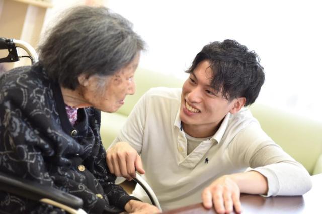 「実務者研修」「喀痰吸引研修」等の講座を開講♪
比較的お安い金額で受講できます!
キャリアアップを目指す方必見♪