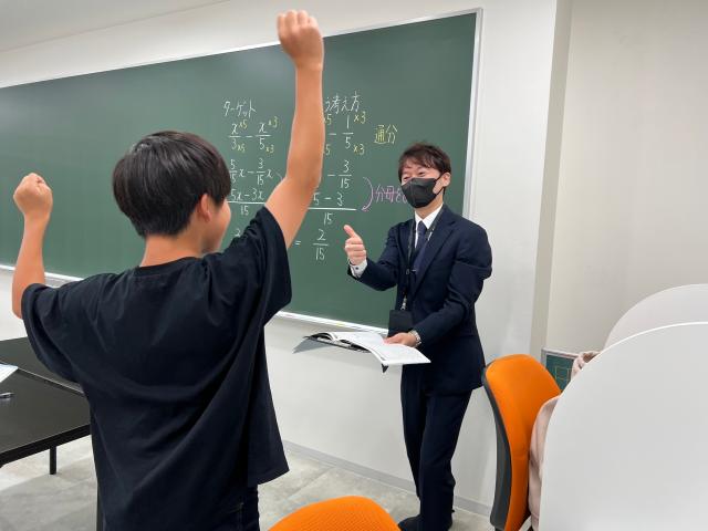 授業時間時給3,500円！学習塾講師　週2日〜　未経験でもOK　契約社員へのステップアップも可能！塾講師（中学生対象）
