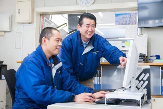 ＼20代〜60代各世代が団結／入社3年目の若手から勤続40年のベテランまでイキイキと働いています。