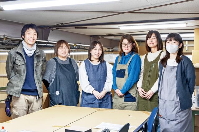 週3日程度の勤務なのでパートさん同士でシフトを
決めています。前もって休みが欲しい場合も
調整しやすいですよ♪