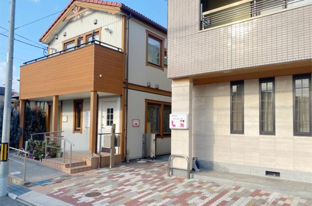 近鉄「河内国分」駅から徒歩5分、JR「高井田」駅なら徒歩8分♪カワイイ笑顔に囲まれて働きませんか?