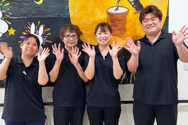 近鉄京都線「高の原」駅から車で7分!
マイカー通勤可&無料駐車場も完備しています。