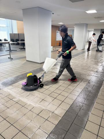 【高収入・即金重視】副業・ガッツリ稼ぎたい人はぜひ◎◎清掃業全般
先輩スタッフと共に、　様々な現場でお手伝いをしてもらいます！