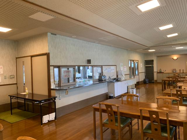 現在、50代〜70代のスタッフ3名が活躍中。
年齢問わず始められるお仕事です。