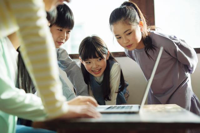 定年退職後のチャレンジ大歓迎!
子どもたちとの触れ合いを楽しみながら働きませんか♪
