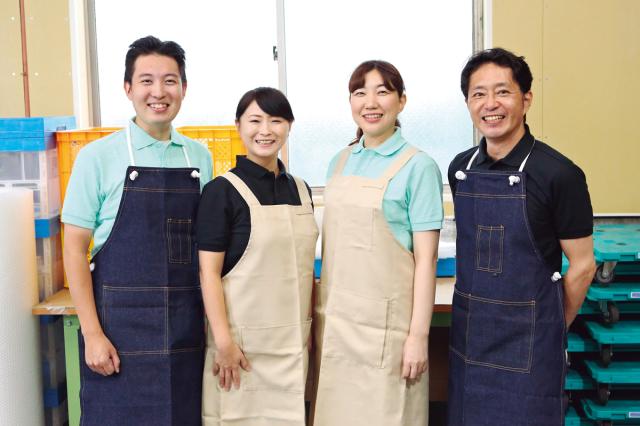 職場では20代〜70代まで幅広く活躍中！
空調完備で快適に働ける環境です！