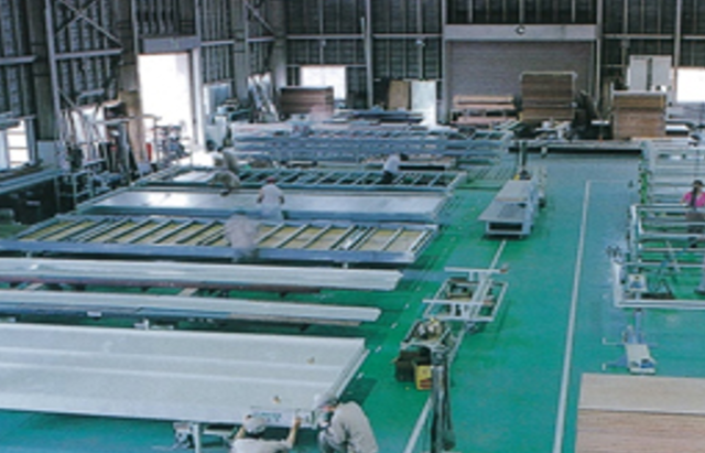 未経験スタートOKの正社員採用！徹底サポートしています。シンプルなことが多く、覚えやすいのが特徴ユニットハウスの製造スタッフ