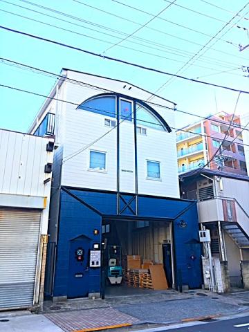 職場へは住吉駅から徒歩5分。転勤なし。腰を据えて働きたい方におすすめです。