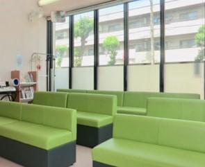 ［1］昼に一時帰宅可！家事や育児等との両立「◎」
［2］幅広い症状に対応するためスキルを磨けます！