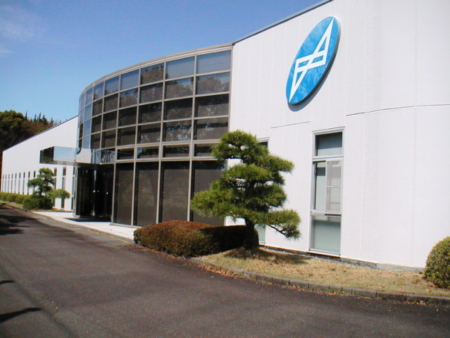 当社は、自動車・家電・精密機器といった日本を支える3大基幹産業すべてに携わる金型メーカーです。