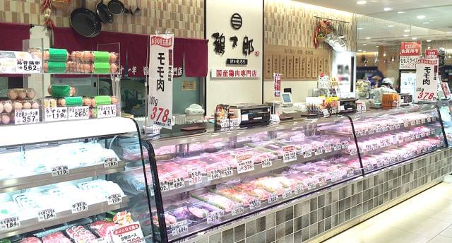 お客様に出来立ての味をお届けする店舗スタッフ。丁寧に指導します