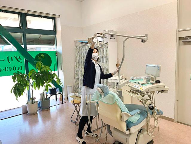 イオン八街店内の歯科医院です。通勤はもちろんのこと仕事帰りに買い物もできるので主婦にはなにかと便利
ブランクある方歓迎！