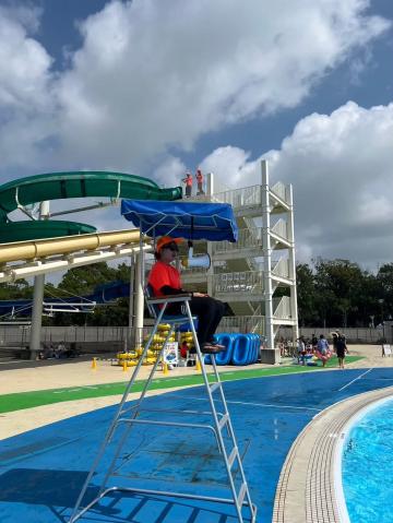 ＜夏季限定＞プールで働こう！　お客様の楽しい時間をお手伝い♪　資格・経験不問◎プール監視員
