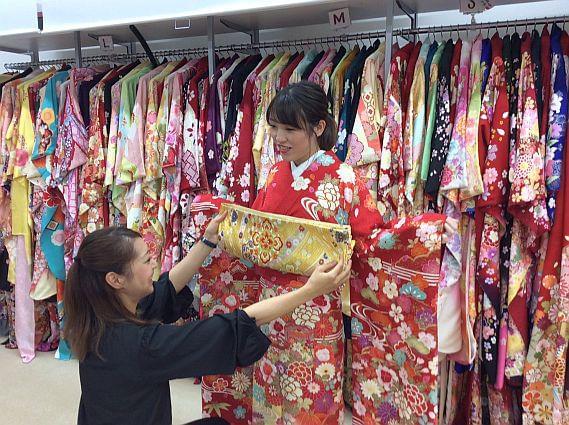 京都きもの工房 花てまり 京都店の求人詳細 正社員 振袖と袴の専門店 接客スタッフ 京都 地下鉄四条駅徒歩2分 きもの関係の経験者優遇 正社員転職を目指す求人サイト ジョブギアキャリア