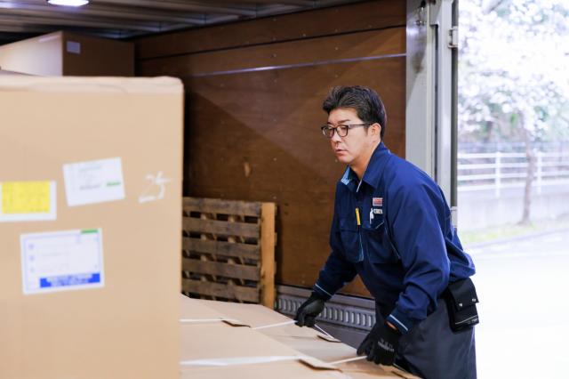 ＜企業間の配送ドライバー＞体制強化のため複数名採用！稼げる歩合制／年間休日120日以上／長期休みあり集配ドライバー（2t・4t）