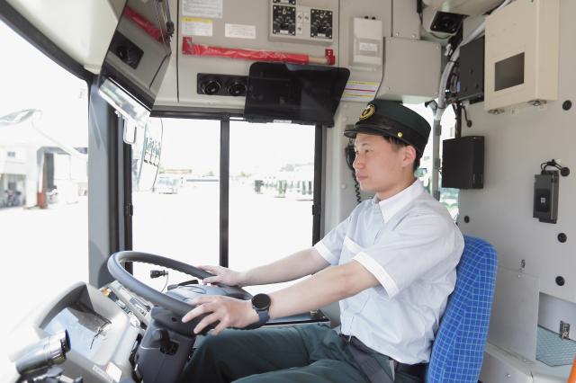 京都の暮らしの足として、京都市内を走る路線バスの運転士