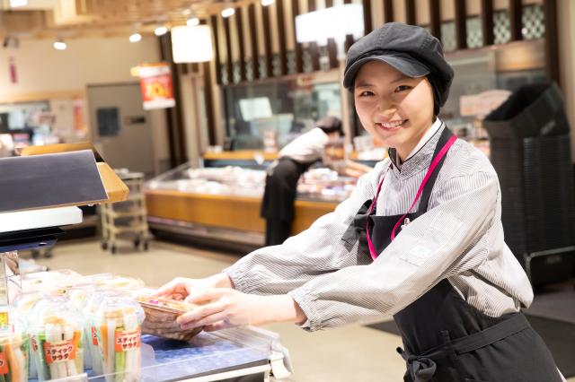 【短期アルバイト（惣菜製造・品出しなど）】◆12/21〜1/20◆未経験OK！◆毎年人気の短期募集♪総合スーパー内の短期アルバイト（惣菜製造や品出しなど）