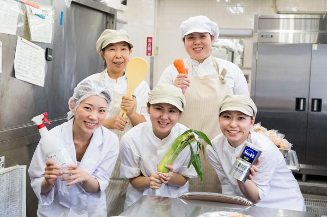 調理経験者歓迎!主婦層からシニア層まで幅広い年代のスタッフが活躍中!