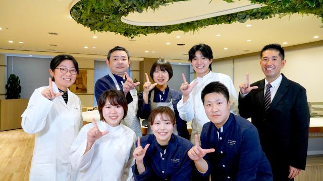プライベートと両立し易い柔軟シフト♪お料理の盛付け・味付けのチョイ技を持ち帰れます◎チームでの達成感が何よりのヤリガイ！
