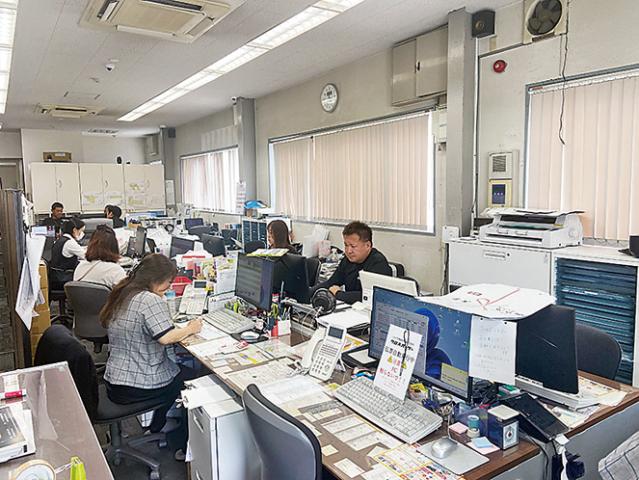 地域の飲食店を「いつもの一杯」で支えるお仕事！活気に満ちたこの町をきっと好きになれますよ◎