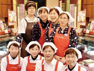 女性スタッフが中心に活躍中。明るく和気あいあいとした職場です。
