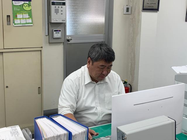 30代〜60代の男性が6名活躍中！
穏やかな雰囲気の中、定年まで腰を据えて働けます。