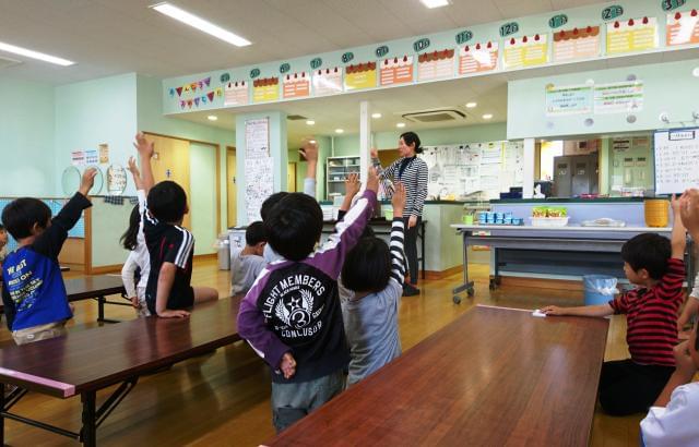 夏休みだけ！　人気の短期ワーク、学童スタッフ募集　未経験OK　学生・しゅふ歓迎　平日のみ・扶養内OK保育補助・学童スタッフ