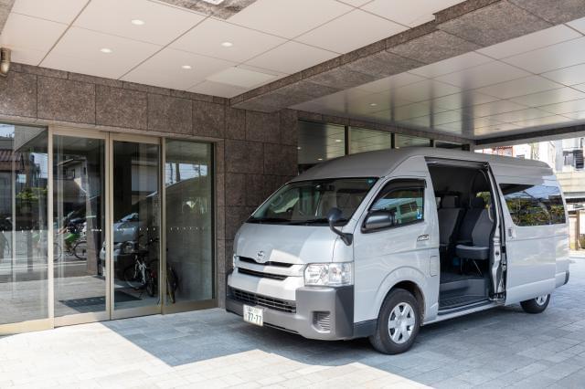 職場までは車通勤OK。
健康診断も会社負担（入社時のみ自己負担）など、サポート充実です◎