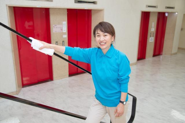 未経験から正社員として安定して働ける！
若手から70代まで幅広い年代が活躍する職場です。