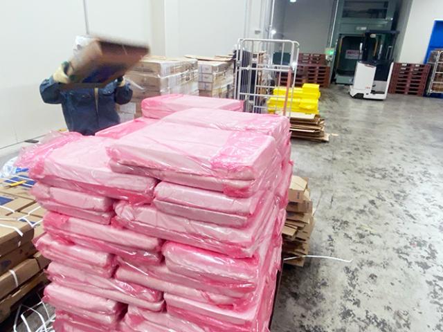 冷凍食品の【荷下ろし】【箱出し・積み付け】【パレット積み】高時給！短時間！未経験OK！日数は相談可◎［1］荷下ろし作業
［2］冷凍貨物の箱出し・積み付け作業
［3］冷凍食品のパレット積み