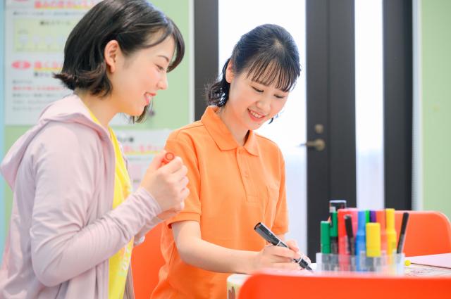 運動経験不問/日曜・祝日お休み/事前研修、キャリアアップ制度も充実/産休・育休実績も多数♪女性専用フィットネスの接客スタッフ