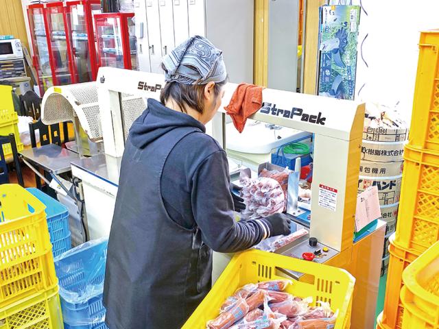 家事や子育てと両立しやすい時間帯☆30代〜60代まで幅広い年齢層の男女スタッフ活躍中です！