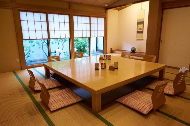 しょうざん「大穀」は、中に入ると大きな庭があり、お客様の食事がより一層優雅な時間になるよう考えて創られています。