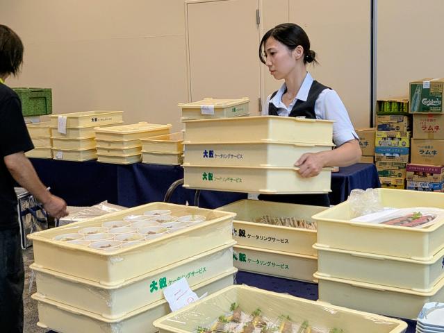配送・配膳スタッフ大募集!未経験から安心して働ける環境です♪嬉しい高時給!土日祝勤務できる方歓迎!斎場や聖苑までの配送・配膳スタッフ