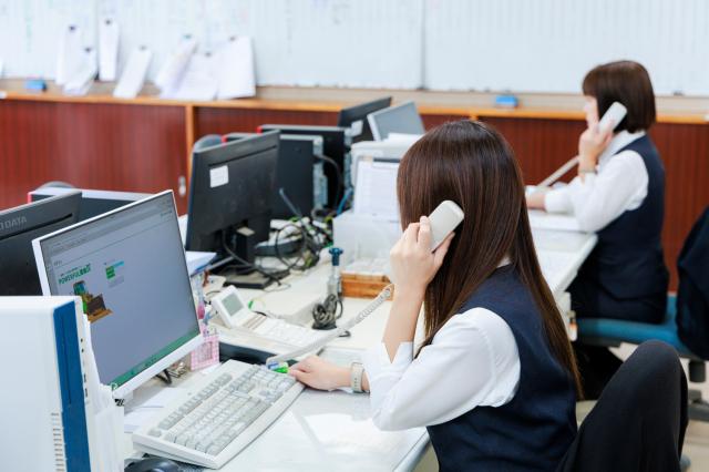制服があるので、毎朝の仕事着選びに悩む必要なし。更衣室でゆっくり着替えてから業務を始められます。