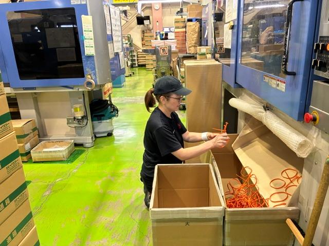 9時〜17時内週3日〜で相談OK！　子育て中のママさん多数活躍中　冷暖房完備消しゴムの箱詰め