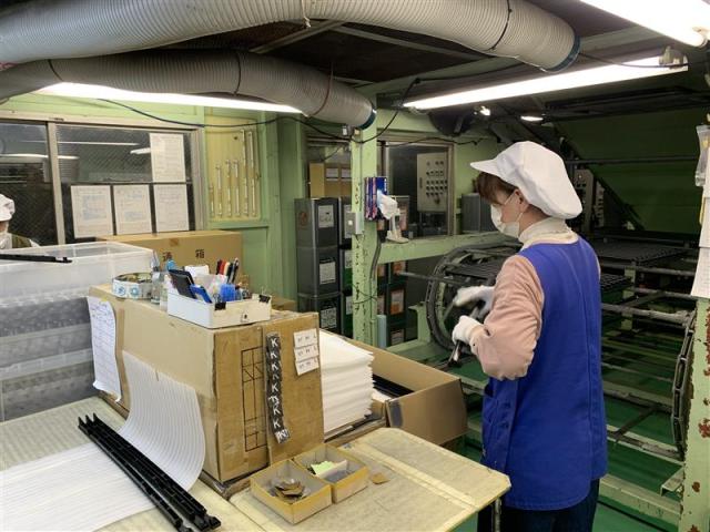 扶養範囲内OK、ご家庭の都合も考慮で無理なく続けられる♪　定着の良い職場で安心の軽作業ワーク◎軽作業（プラスチック製品の塗装前準備）