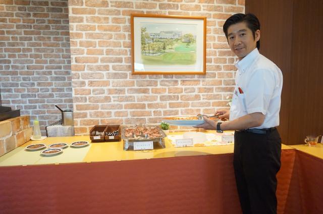 レストランホール／女性スタッフ活躍中／ゴルフの経験・知識一切問いません／未経験者歓迎ゴルフ場内レストランのホールスタッフ