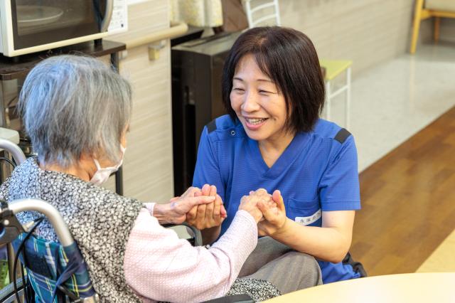 20〜50代男女がイキイキ活躍中！優しい先輩たちが、親身にサポートします。ぜひ、チャレンジしてくださいね。