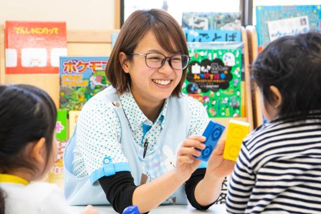 複合施設の中にある保育園です。敷地内にはコンビニやフィットネスジムも完備しています!