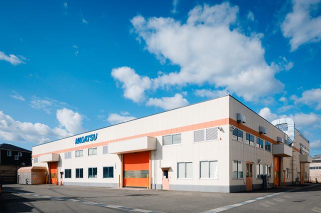 工場、事務所は綺麗で働きやすい環境。