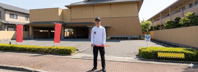 ＼安全で快適なお買い物空間を守る！／ 警備スタッフ募集！未経験歓迎・シニア・WワークOK！兵庫県伊丹市荒牧の施設駐車場で交通誘導警備