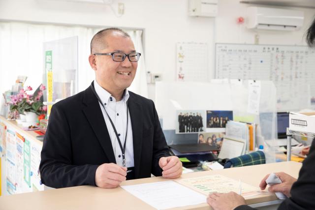 【地域包括支援センター職員／特養の生活相談員】地域の入口から人生の最期まで。相談のプロを募集！［1］地域包括支援センター職員（社会福祉士、主任ケアマネジャー、看護師、保健師）
［2］特養の生活相談員