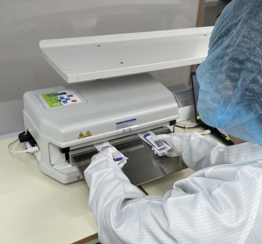 ＜主婦さん活躍中＞不妊治療用ガラス器具の製造作業＊コツコツ取り組むお仕事です。未経験OK／土日祝休み不妊治療用ガラス器具の製造作業