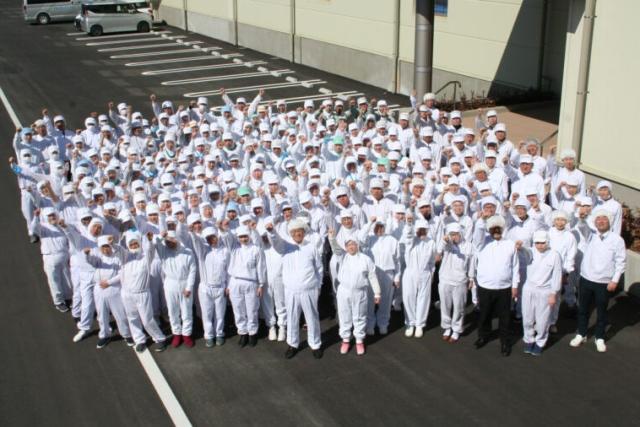 私たちは、もやしの生産・サラダやカット野菜・大根のつま(付け合せ野菜)・調理用野菜セットの商品開発及び製造を行う企業です。