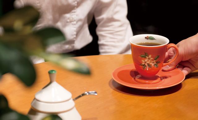 ◆カフェホールスタッフ募集!◆小川珈琲でアルバイトしませんか?コーヒーの良い香りに囲まれて働けます。小川珈琲本店のカフェホール・バリスタ