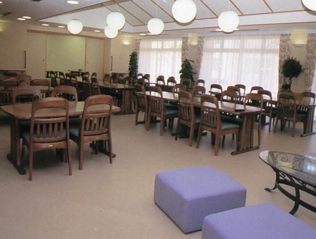 地域に根ざして四半世紀超。
安心の医療・介護を支える老健施設です。