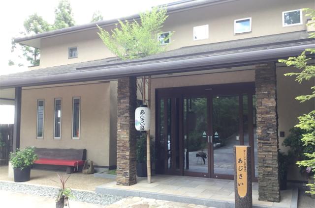 年齢幅広く大歓迎!学生さんもOK!六甲山上駅までの送迎があるので通勤の心配はいりません♪